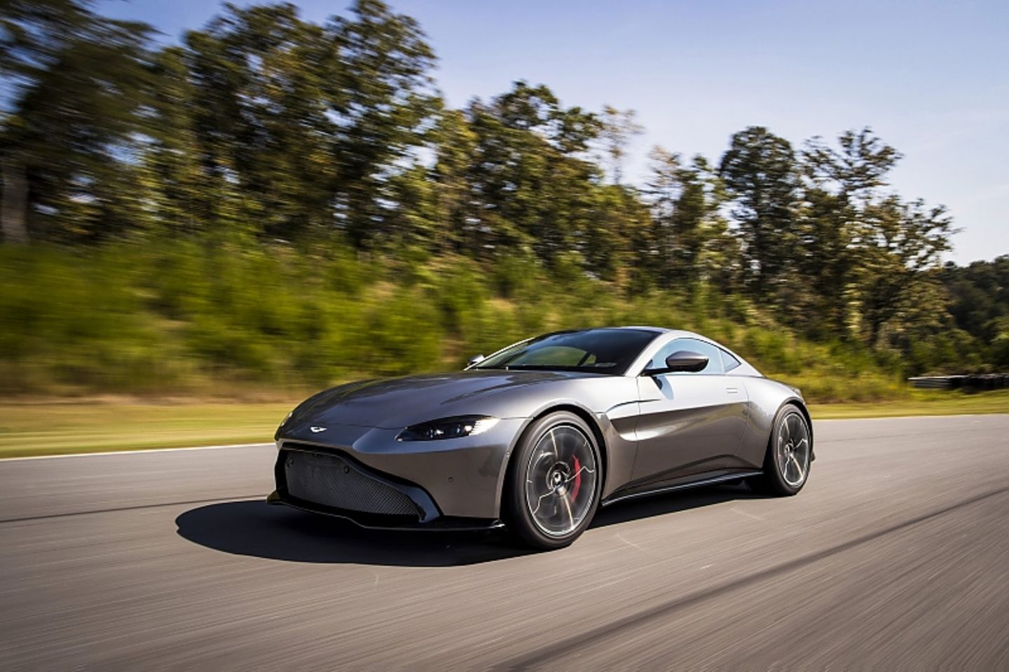 Der Aston Martin Vantage hat ein steiferes Chassis als der DB11