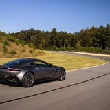 Der Aston Martin Vantage ost 314 km/h schnell