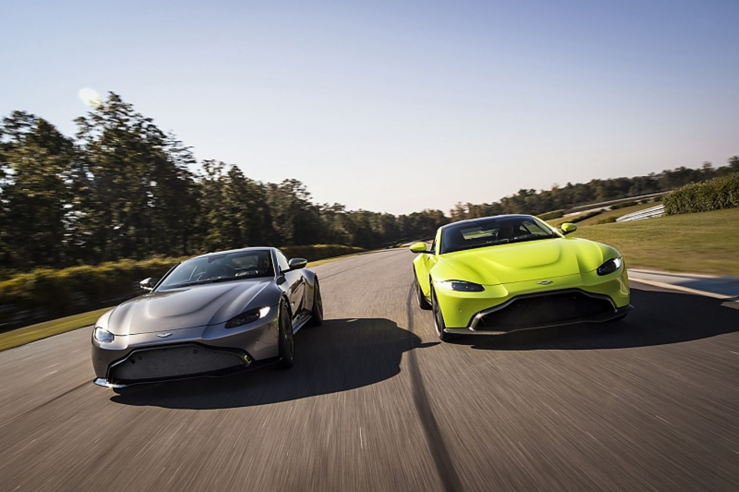Der Aston Martin Vantage knackt nach 3,6 Sekunden die 100 km/h-Marke