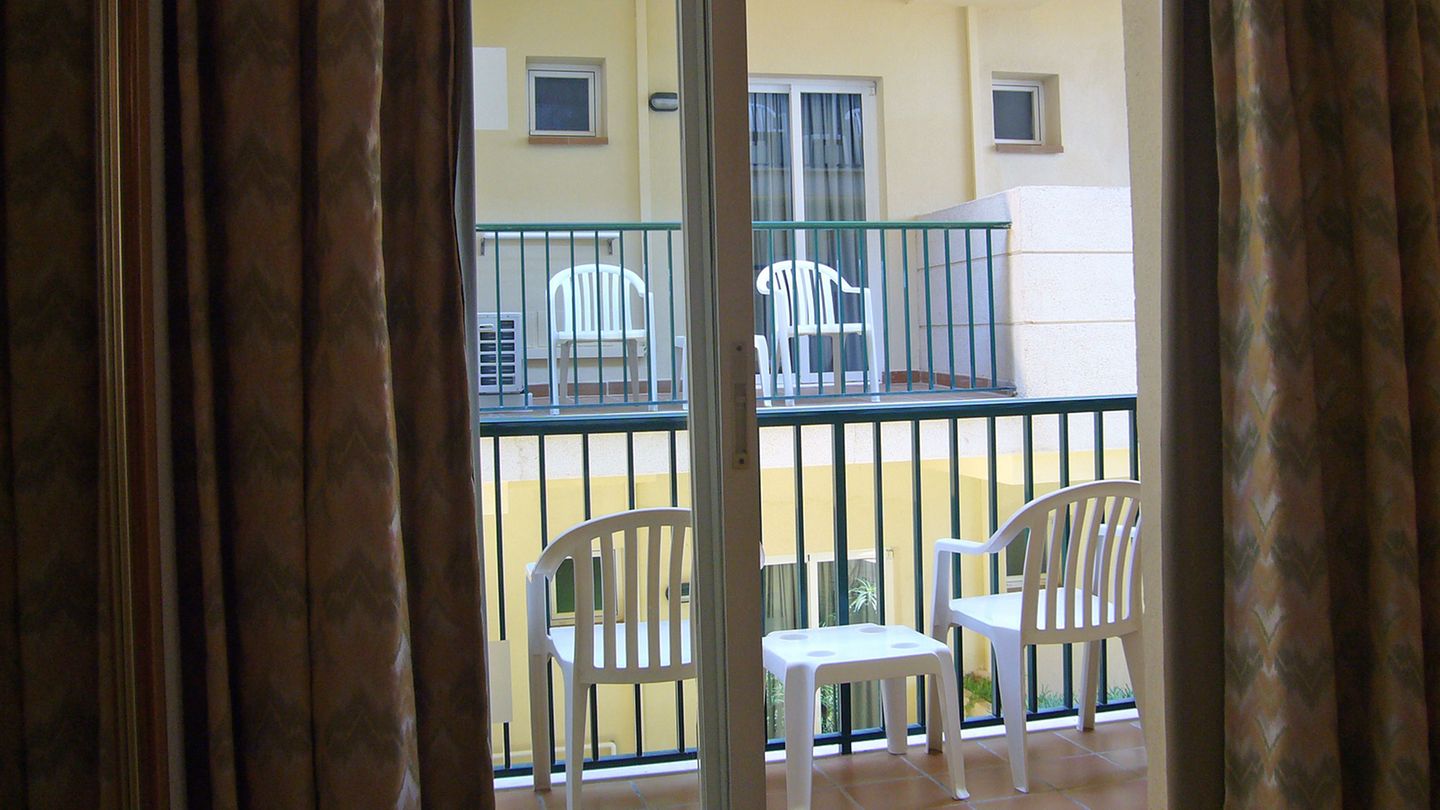 Hotelzimmer ohne Ausblick, geschweige denn Meerblick.