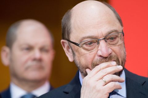 Martin Schulz grübelt - Soll die SPD doch in eine neue GroKo?