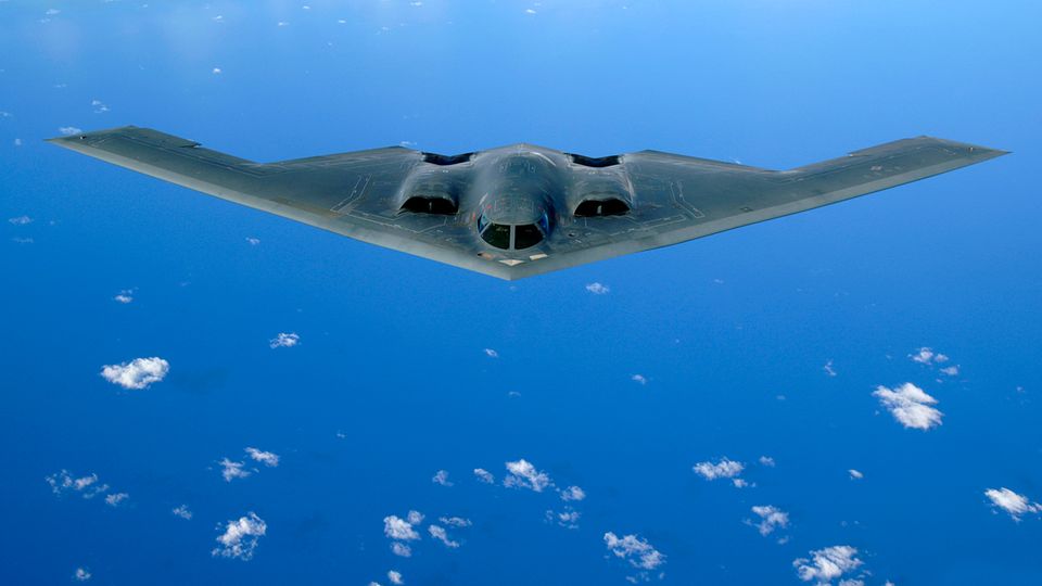 B-21 Raider: Die B-2 Spirit. Die B-2 Spirit.