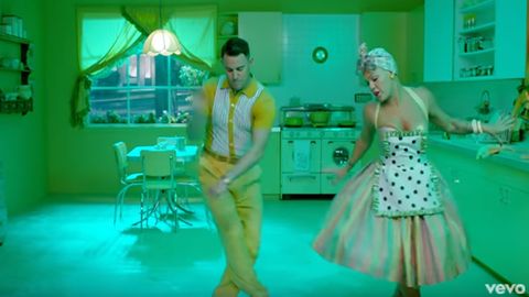 Channing Tatum und Pink im Video zu "Beautiful Trauma"