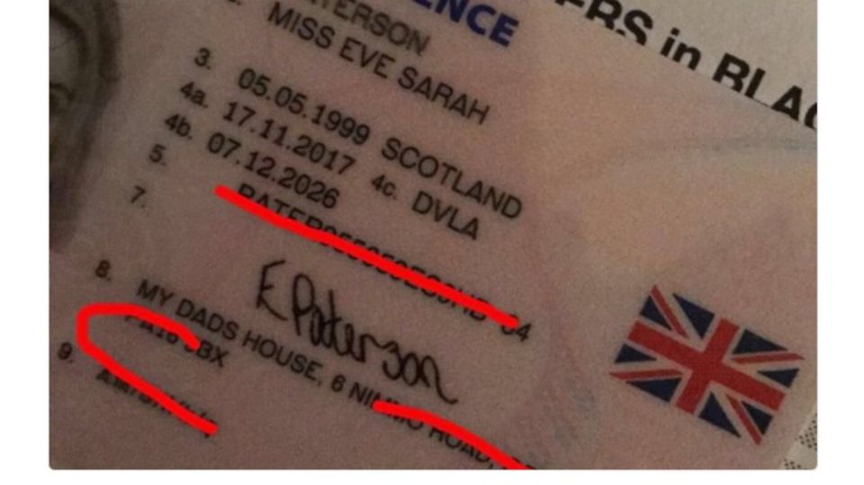 Britin trägt kuriosen Wohnort in Führerschein ein Der Führerschein einer Britin