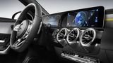 Mercedes A-Klasse Interieur 2018 - das Cockpit mit zwei zehn Zoll großen Displays