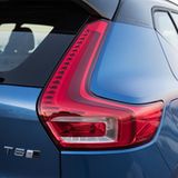 Die Rückleuchten des Volvo XC40 wirken wie Hockeyschläger