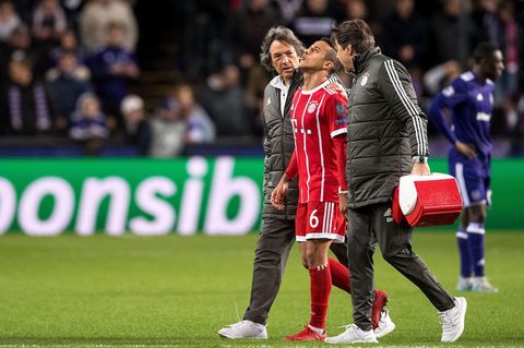 Muskelverletzung? Der FC Bayern befürchtet einen langen Ausfall von Thiago
