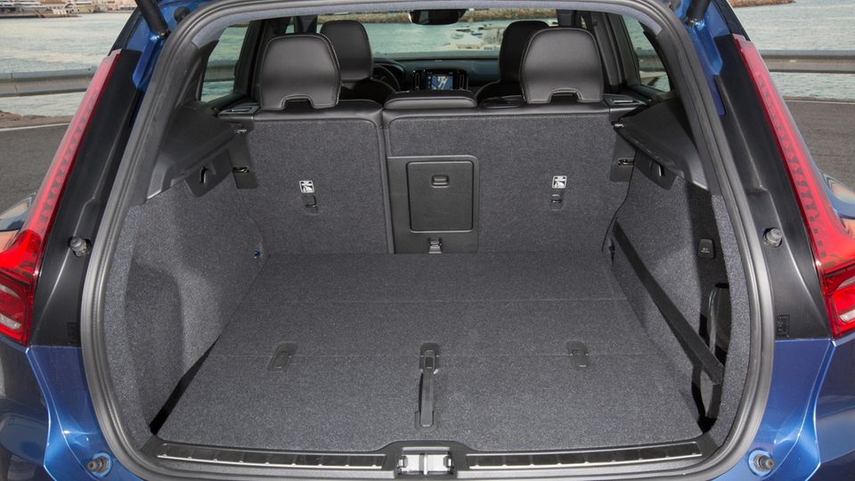Neuer Volvo XC40 : Der Kofferraum bietet genügend Platz. Der Kofferraum bietet genügend Platz.