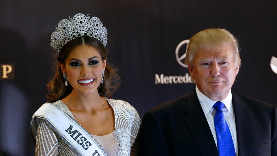 Mögliche Manipulation im US-Wahlkampf: Trump auf der Party in Moskau zur "Miss Universe"-Wahl 2013. Der Wettbewerb gehörte ihm damals anteilig Trump auf der Party in Moskau zur "Miss Universe"-Wahl 2013. Der Wettbewerb gehörte ihm damals anteilig