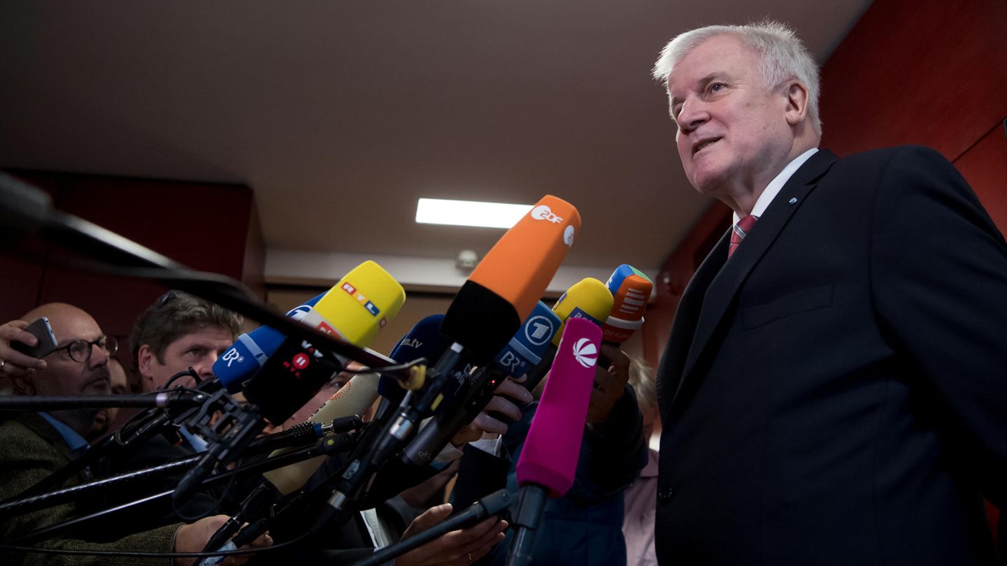 Horst Seehofer, Bayerns Ministerpräsident, teilt mit: noch nichts. Donnerstag Abend soll die Entscheidung verkündet werden.