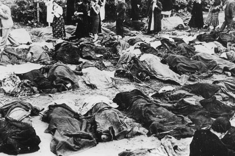 Eroberung von Lemberg durch die Wehrmacht am 30. Juni 1941. Massenerschießung jüdischer Bürger unmittelbar nach Einnahme der Stadt durch Hilfstruppen ukrainischer Nationalisten.