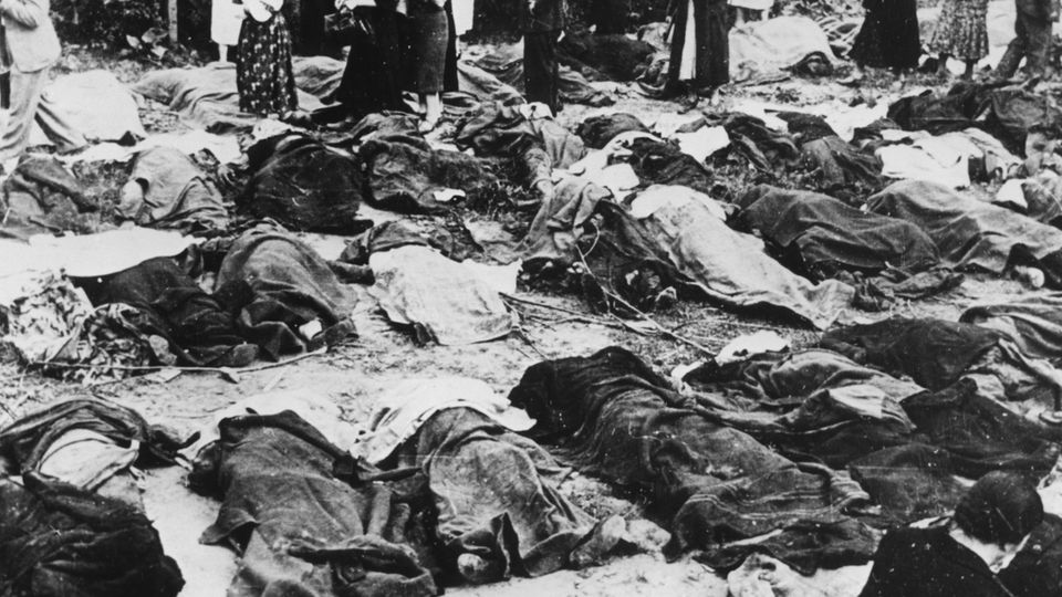 Eroberung von Lemberg durch die Wehrmacht am 30. Juni 1941. Massenerschießung jüdischer Bürger unmittelbar nach Einnahme der Stadt durch Hilfstruppen ukrainischer Nationalisten.