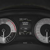 Weiß auf Weiß: Die Zentralinstrumente im Seat Leon Cupra R