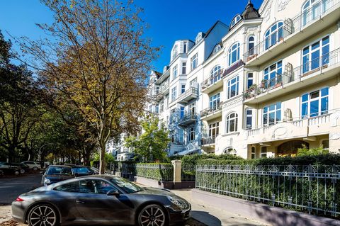 Eine Klasse für sich: Hamburg-Harvestehude hat die höchste Porsche- und Range-Rover-Dichte in Deutschland.