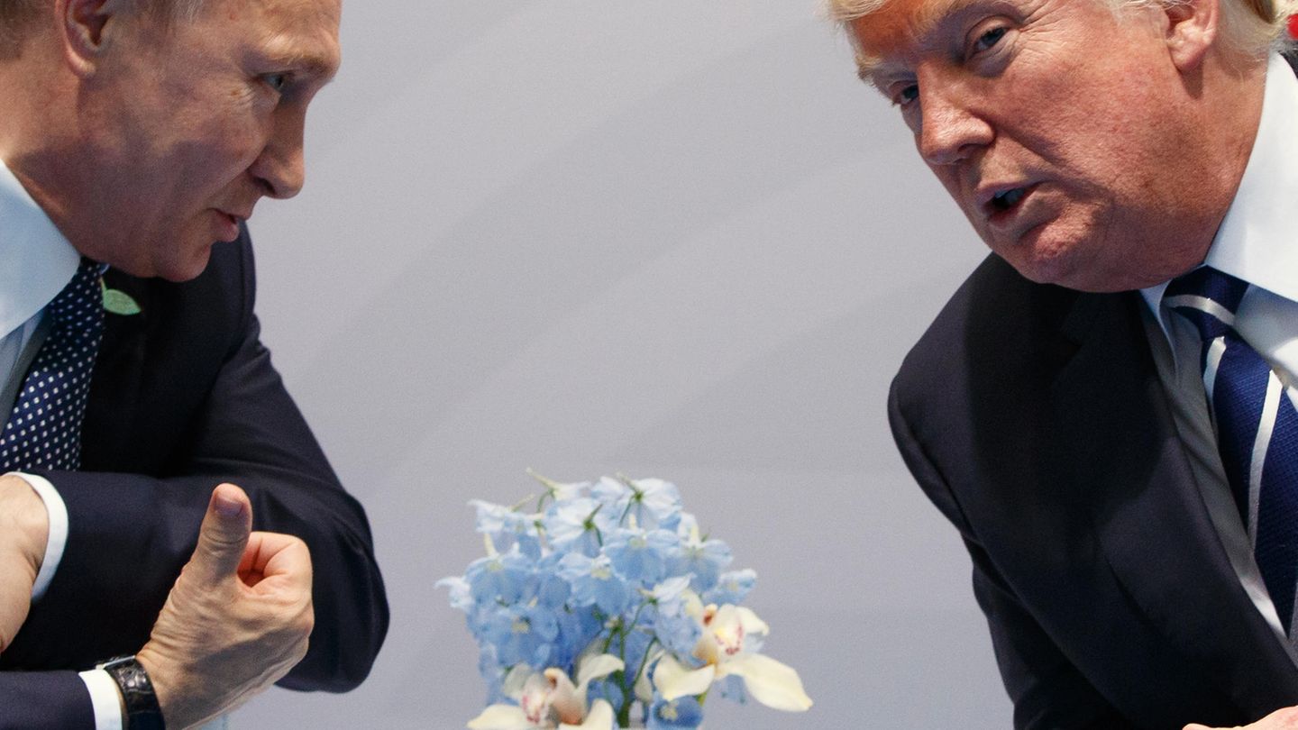 Im vertraulichen Gespräch: Wladimir Putin und Donald Trump