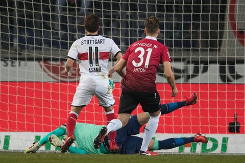 Tor durch Asano - VfB Stuttgart holt bei Hannover 96 den ersten Auswärtspunkt