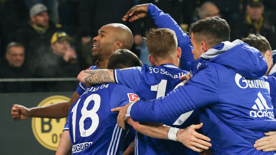 BVB - Schalke: Torjubel nach dem Schalker 4:4 durch Naldo BVB - Schalke: Torjubel nach dem Schalker 4:4 durch Naldo