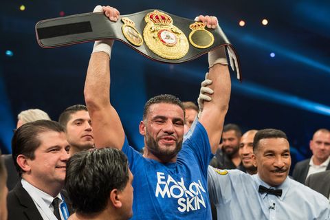 Manuel Charr jubelt mit dem Weltmeistergürtel