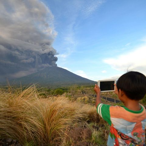 Mount Agung: Balis Vulkan spuckt 6000 Meter hohe Rauchwolke aus