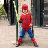 Kind im Spiderman-Kostüm: Die jüngste Generation hat weniger Berührungsängste mit amerikanischer Kultur als regierungstreue Bürger.