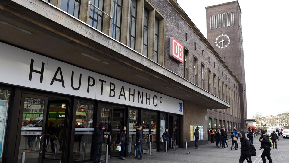 Das sagt die Stadt Düsseldorf zum Bußgeldbescheid für Ausruhen an der Bushaltestelle