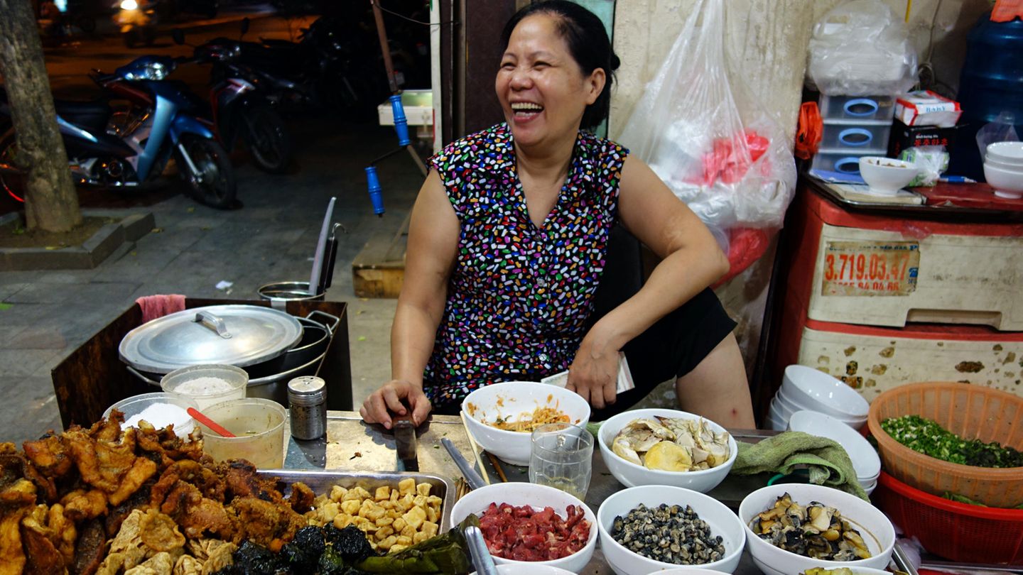 Hanoi zählt zu den besten Food-Städten der Welt. In der Hauptstadt Vietnams bekommt man zudem das günstigste Essen als Tourist. 