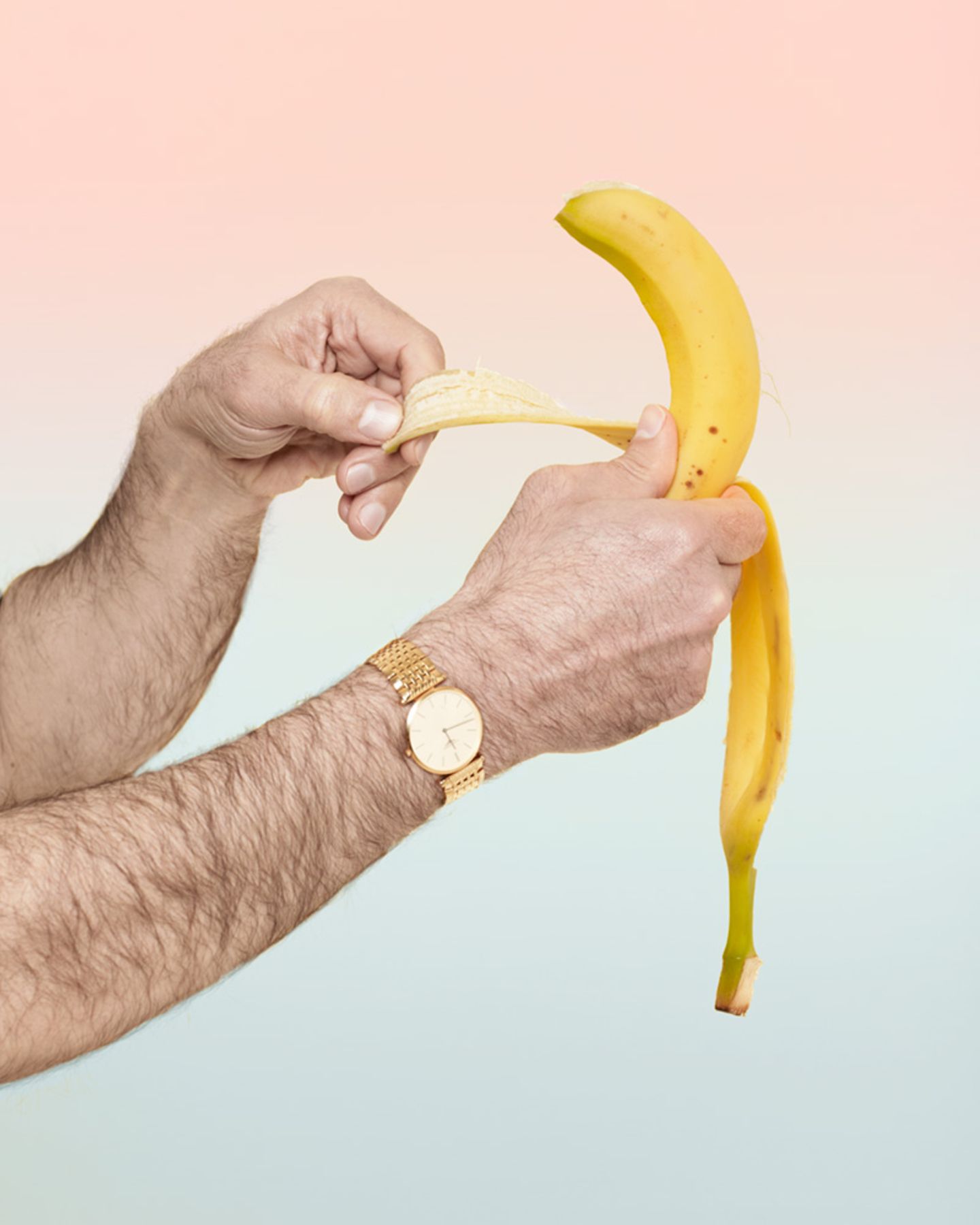 Unbekannte Stars: Diese Hände gehören einem Mann, der in der Welt der Handmodels über einige Alleinstellungsmerkmale verfügt: "In der Kartei meiner Agentur bin ich das einzige hypermobile Handmodel aus dem Mittleren Osten", sagt Adnan. Diese Hände gehören einem Mann, der in der Welt der Handmodels über einige Alleinstellungsmerkmale verfügt: "In der Kartei meiner Agentur bin ich das einzige hypermobile Handmodel aus dem Mittleren Osten", sagt Adnan.
