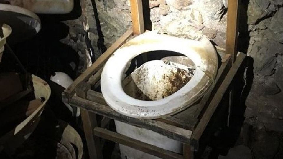 Toilette Horrorhaus Italien - Gizzeria