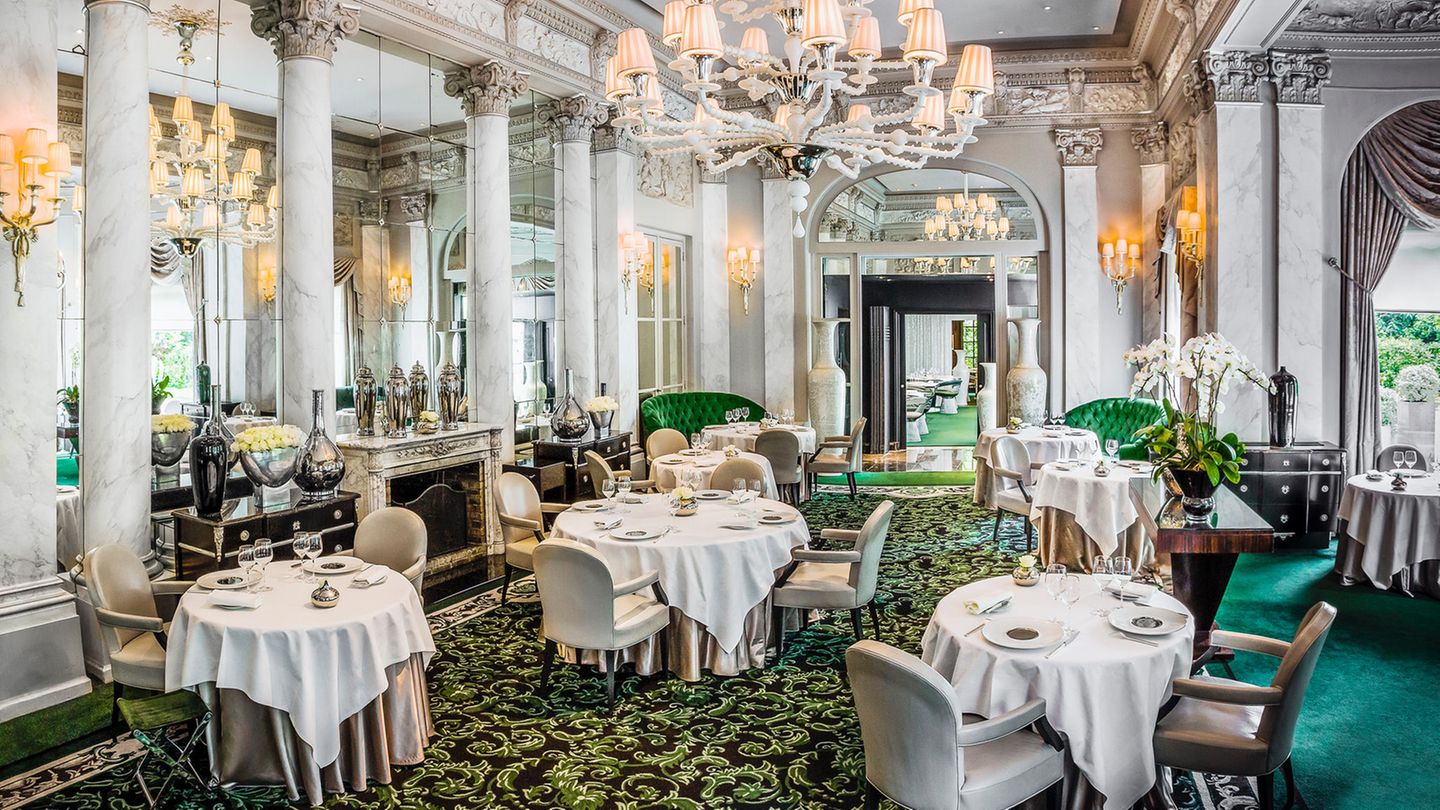 Le Pré Catelan, Paris    Normalerweise zeichnen sich Spitzenrestaurants durch ihre fixen Menüs aus. Hier kann man aber von der Karte bestellen. Zum Beispiel eine Entenstopfleber für 100 Euro, Hummer mit französischem Kaviar für 145 Euro oder ein Zitronentarte für 40 Euro.