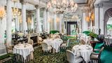Le Pré Catelan, Paris    Normalerweise zeichnen sich Spitzenrestaurants durch ihre fixen Menüs aus. Hier kann man aber von der Karte bestellen. Zum Beispiel eine Entenstopfleber für 100 Euro, Hummer mit französischem Kaviar für 145 Euro oder ein Zitronentarte für 40 Euro.