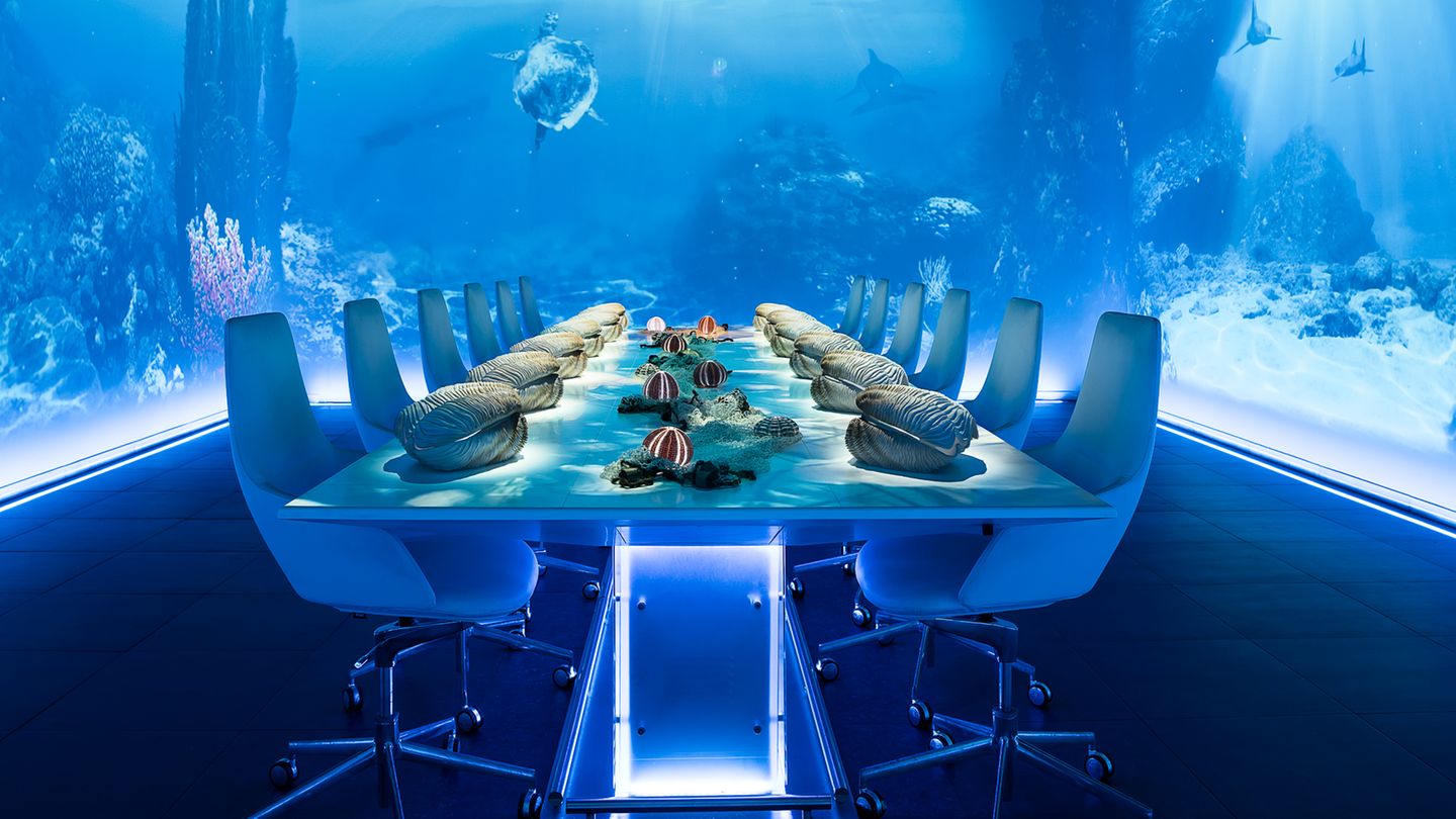Sublimotion, Ibiza  Dieses Restaurant zählt wirklich zum teuersten Restaurant der Welt, denn für ein 20-Gänge-Menü muss man 1500 Euro hinlegen. Kein Schnäppchen. Der Sternekoch Paco Roncero verbindet Essen, Kunst und Technologie. 