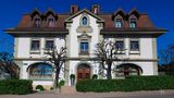 Hôtel de Ville, Crissier, Schweiz  Küchenchef Benoît und seine Frau Brigitte Violier sind mit drei Michelin-Sternen wegen ihrer französisch beeinflussten Küche ausgezeichnet. 11 Gänge kosten dort um die 330 Euro. Dafür bekommt man beispielsweise Lamm und Muscheln mit Safran. 