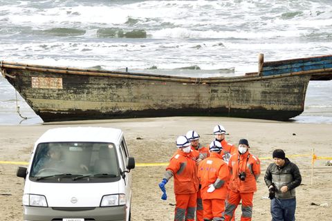 In diesem simplen Holzschiff wurden die Leichen in Japan entdeckt. Vermutlich stammt es aus Nordkorea.