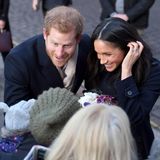 Ein königlicher Ausrufer gibt die Verlobung von Prinz Harry und Meghan Markle bekannt