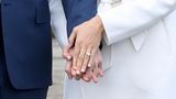 Prinz Harry und Meghan zeigen den Verlobungsring