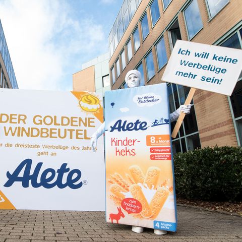 Foodwatch: Dieser Babykeks ist die "dreisteste Werbelüge des Jahres"