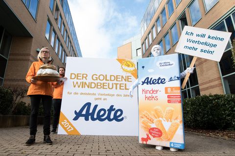 Foodwatch: Dieser Babykeks ist die "dreisteste Werbelüge des Jahres"