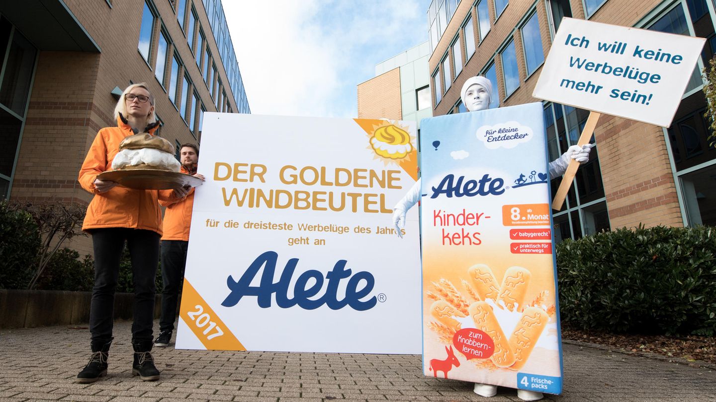 Foodwatch: Dieser Babykeks ist die "dreisteste Werbelüge des Jahres"