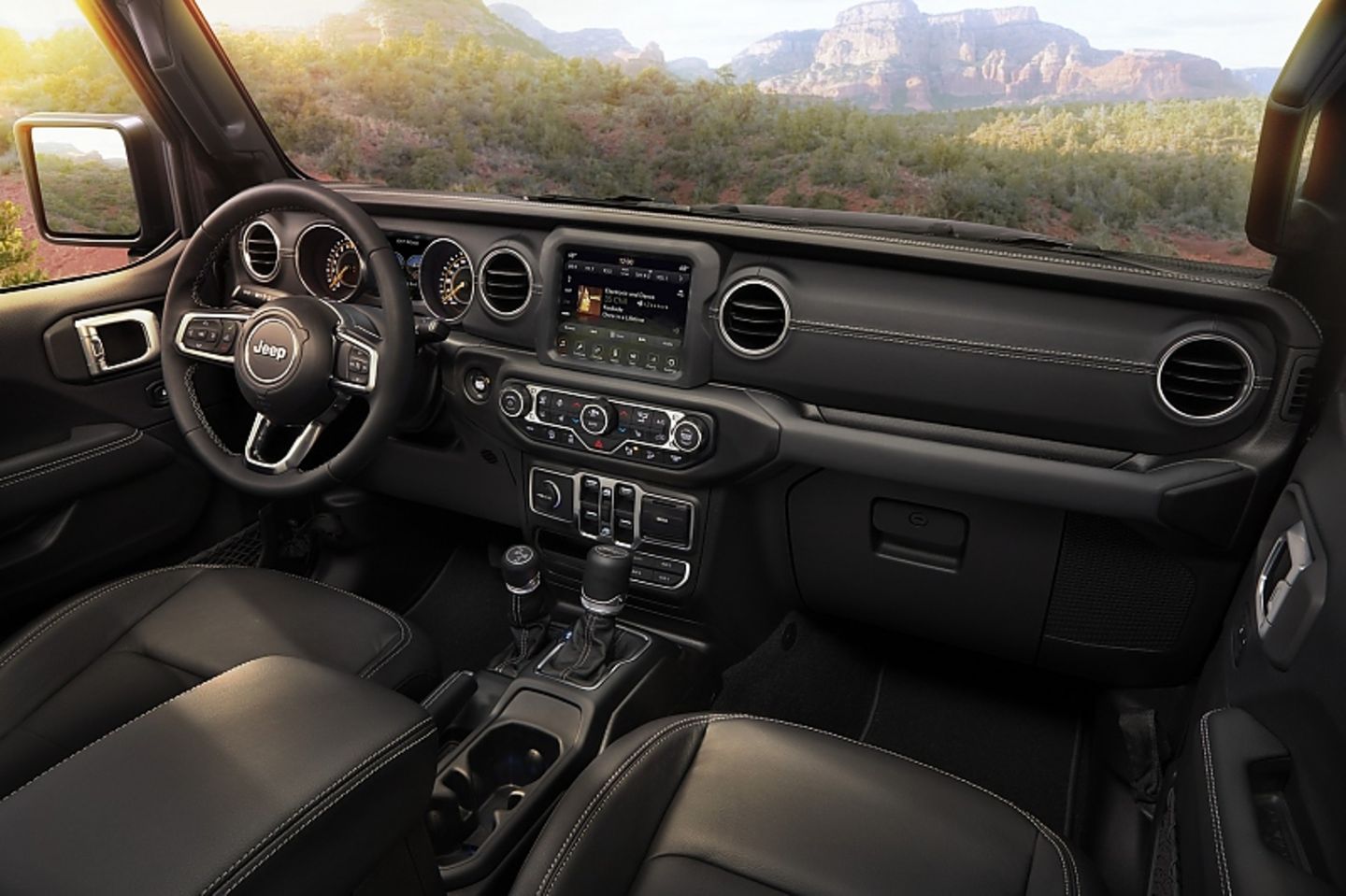 Das Smartphone via Apple CarPlay oder Android Auto eingebunden