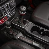 Als Getriebe kommen eine Sechsgang-Handschaltung und eine Achtgang-Automatik zum Einsatz