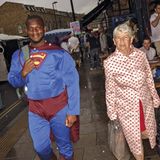 So sieht eine Frau aus, die nichts mehr schocken kann. Auch kein Superman.