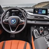 BMW i8 Roadster 2018 - das Cockpit weitgehend unverändert