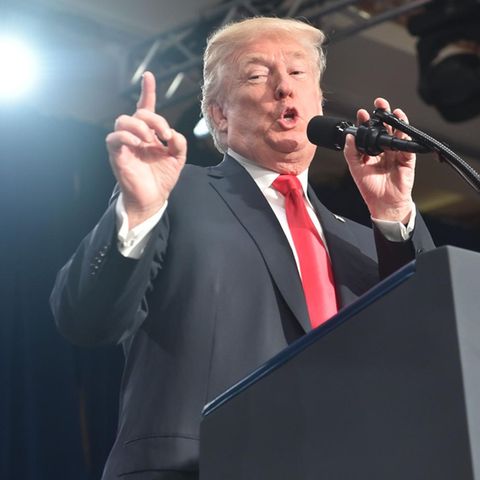 Donald Trump twittert wütend, aber falsch an Theresa May