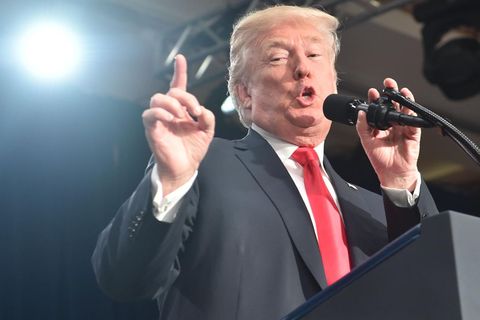 Donald Trump twittert wütend, aber falsch an Theresa May