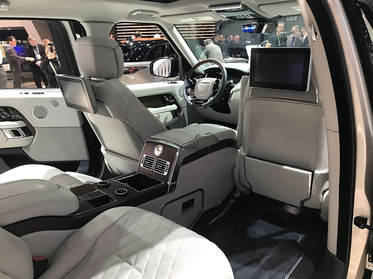 Luxus und eine Beinfreiheit von 1,2 Metern: Range Rover SVAutobiography