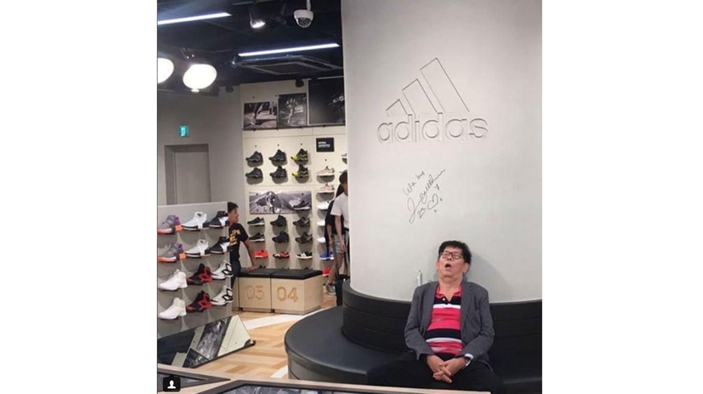 Er kann die Begeisterung für Sneaker nicht teilen.