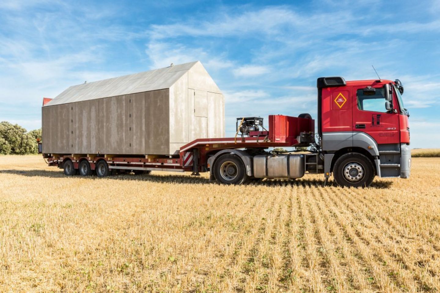 Ein ganzes Haus, dass sich auf der Straße bewegen lässt. Das APH80 erfordert allerdings einen Schwertransporter.