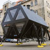 Das Walking House kann tatsächlich laufen - die sechs Beine bewegen es in einer Stunde etwa 60 Meter  weit.