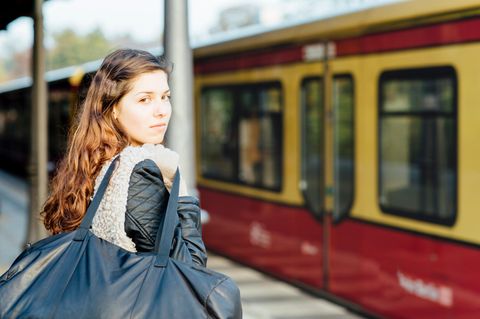 Zwei Minuten muss der Passagier nach dem Kauf des Tickets in Berlin warten, bis er einsteigen darf.