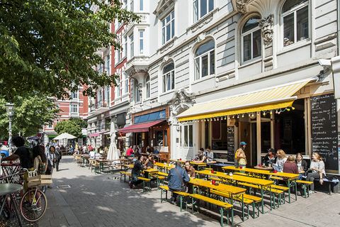 Das Schulterblatt ist mit seinen Kneipen, Shops und Bars die Lebensader des Schanzenviertels.